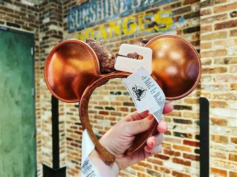 Magical Ears Collectibles vs. Official Disney Stores: Which is Better?
